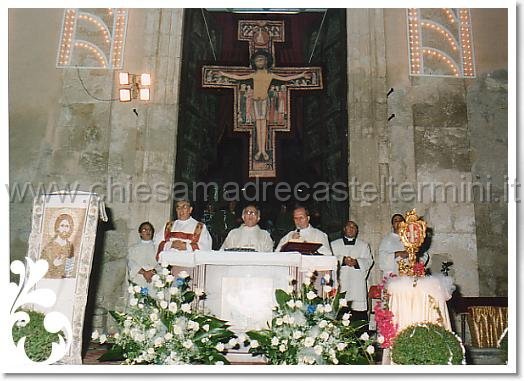 2005_1.jpg - Concelebrazione Eucaristica in Piazza Duomo (2005)